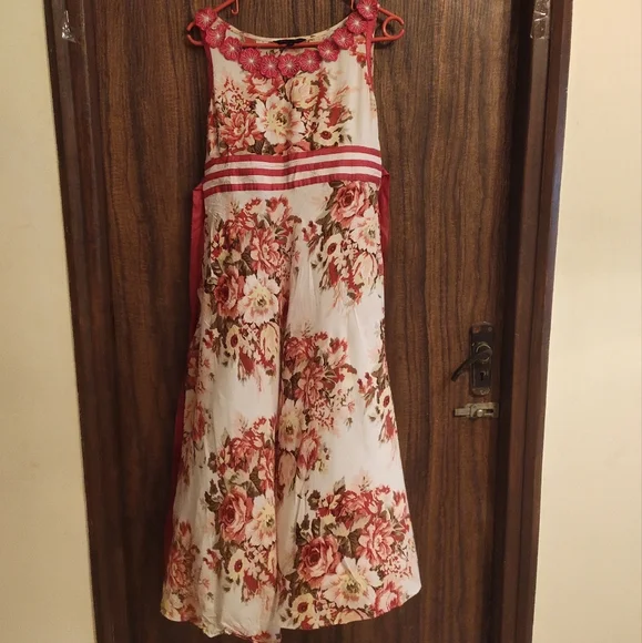 Myntra A line dress belted dress sleeveless - Picture 5 of 5